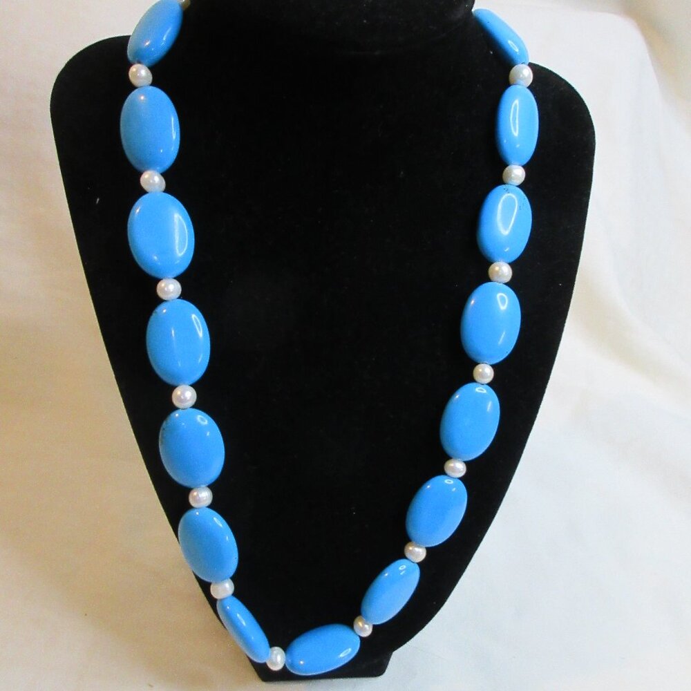 RUNWAY READY~STATEMENT BLUE TURQUOISE AND PEARLS WITH LARGE LARGE~22" END TO END